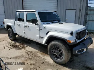 2024 Jeep Gladiator Sport S z VIN 1C6HJTAG1RL120129, wystawiony jako Copart lot #52415555 z przebiegiem 9 979 mil mil oraz Szkoda całkowita • Salvage title. Historia ofert i sprzedaży dostępna na DreamBid. Obrazek 4.