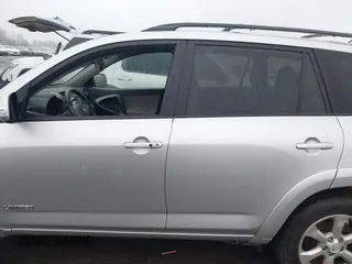 2011 Toyota RAV4 Ltd with VIN 2T3DF4DV3BW155895, listed as a IAAI auction lot 41569143 with 111,279 mi miles. Bid and sale history available at carsss.com. Image 14.