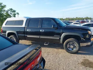 2007 Chevrolet Silverado 1500HD LT1 z VIN 1GCGC13U17F197536, wystawiony jako IAAI lot #42167105 z przebiegiem 177 604 mil mil oraz . Historia ofert i sprzedaży dostępna na DreamBid. Obrazek 13.