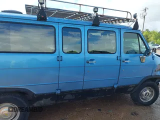 1995 Chevrolet Chevy Van z VIN 1GNEG25Z4SF221421, wystawiony jako IAAI lot #42003616 z przebiegiem 196 007 mil mil oraz . Historia ofert i sprzedaży dostępna na DreamBid. Obrazek 13.