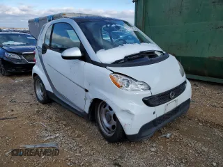 2015 Smart fortwo Passion z VIN WMEEJ3BA8FK790317, wystawiony jako Copart lot #71124392 z przebiegiem Nie podano mil oraz Szkody całkowita. Historia ofert i sprzedaży dostępna na DreamBid. Obrazek 4.