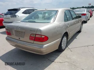 2000 Mercedes-Benz E-Class with VIN WDBJF82JXYX035704, listed as a IAAI auction lot 42045969 with 1 mi miles. Bid and sale history available at carsss.com. Image 4.