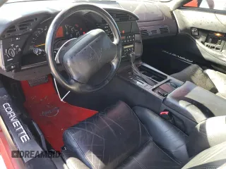1996 Chevrolet Corvette z VIN 1G1YY22P2T5120318, wystawiony jako Copart lot #80944224 z przebiegiem 90 625 mil mil oraz Szkoda całkowita • Salvage title. Historia ofert i sprzedaży dostępna na DreamBid. Obrazek 8.