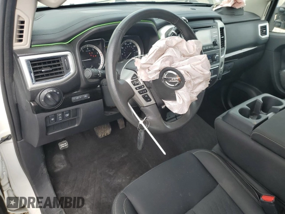 2017 Nissan Titan SV z VIN 1N6AA1RP1HN561729, wystawiony jako Copart lot #56866115 z przebiegiem 27 590 mil mil oraz Szkoda całkowita • Salvage title. Historia ofert i sprzedaży dostępna na DreamBid. Obrazek 8.