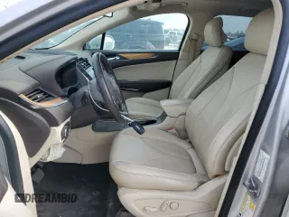 2016 Lincoln MKC Select z VIN 5LMCJ2C9XGUJ05222, wystawiony jako Copart lot #55500735 z przebiegiem 104 831 mil mil oraz Szkoda całkowita • Salvage title. Historia ofert i sprzedaży dostępna na DreamBid. Obrazek 7.