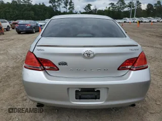 2006 Toyota Avalon XL z VIN 4T1BK36B36U066018, wystawiony jako Copart lot #56701295 z przebiegiem 231 694 mil mil oraz Szkoda całkowita • Salvage title. Historia ofert i sprzedaży dostępna na DreamBid. Obrazek 6.