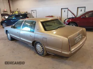 1999 Cadillac DeVille z VIN 1G6KD54Y1XU790845, wystawiony jako IAAI lot #41725809 z przebiegiem 174 088 mil mil oraz . Historia ofert i sprzedaży dostępna na DreamBid. Obrazek 3.