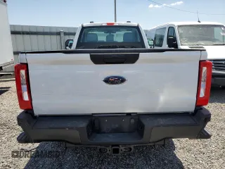 2023 Ford F-250 XL z VIN 1FTBF2BA9PED72362, wystawiony jako Copart lot #53801085 z przebiegiem Nie podano mil oraz Szkoda całkowita • Salvage title. Historia ofert i sprzedaży dostępna na DreamBid. Obrazek 6.