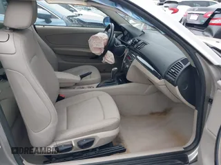 2009 BMW 1 Series 128i с VIN WBAUP93599VF48622, выставлен на аукционе IAAI как лот 42360145 с пробегом 64 913 миль миль и . История ставок и продаж доступна на DreamBid. Изображение 5.