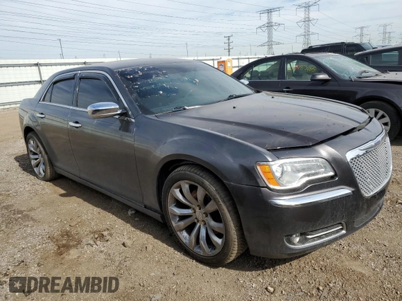 2013 Chrysler 300 C z VIN 2C3CCAKT2DH665649, wystawiony jako Copart lot #55963305 z przebiegiem 188 138 mil mil oraz Szkoda całkowita • Salvage title. Historia ofert i sprzedaży dostępna na DreamBid. Obrazek 4.