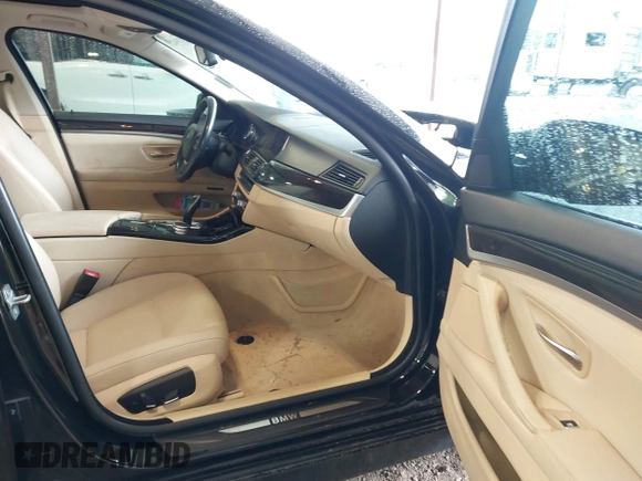 2015 BMW 5 Series 528i с VIN WBA5A5C59FD514631, выставлен на аукционе IAAI как лот 42379425 с пробегом 189 327 миль миль и . История ставок и продаж доступна на DreamBid. Изображение 5.