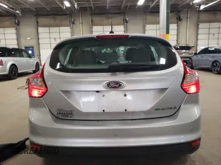2014 Ford Focus Electric z VIN 1FADP3R4XEL330308, wystawiony jako Copart lot #54394165 z przebiegiem 82 423 mil mil oraz Tytuł czysty. Historia ofert i sprzedaży dostępna na DreamBid. Obrazek 6.
