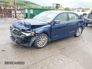 2011 Volkswagen Jetta SEL z VIN 3VWLZ7AJ2BM102447, wystawiony jako IAAI lot #42312584 z przebiegiem 103 392 mil mil oraz . Historia ofert i sprzedaży dostępna na DreamBid. Obrazek 2.