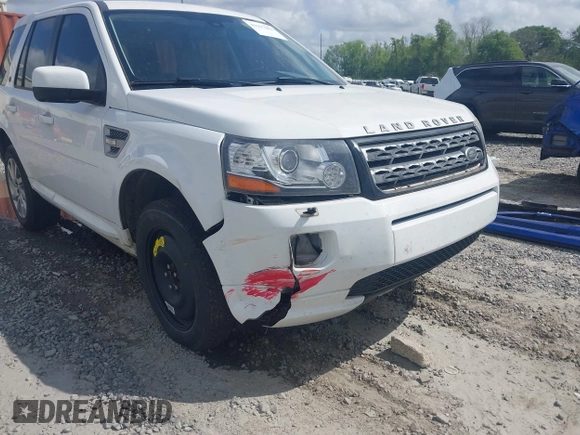 2013 Land Rover LR2 z VIN SALFR2BG3DH359509, wystawiony jako IAAI lot #41947602 z przebiegiem 144 411 mil mil oraz . Historia ofert i sprzedaży dostępna na DreamBid. Obrazek 6.