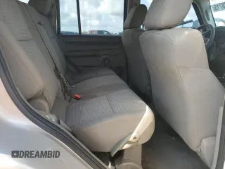 2008 Jeep Commander Sport with VIN 1J8HH48K88C115361, listed as a Copart auction lot 59978715 with 221,157 mi miles and Salvage title. Bid and sale history available at DreamBid. Image 11.
