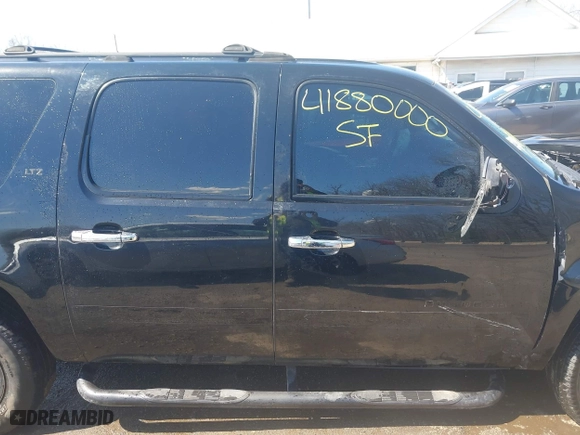 2007 Chevrolet Suburban LT with VIN 3GNFK16357G166135, listed as a IAAI auction lot 41880000 with 229,465 mi miles. Bid and sale history available at carsss.com. Image 13.