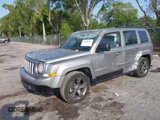 2014 Jeep Patriot High Altitude z VIN 1C4NJPFAXED854361, wystawiony jako IAAI lot #41835367 z przebiegiem 73 027 mil mil oraz . Historia ofert i sprzedaży dostępna na DreamBid. Obrazek 2.