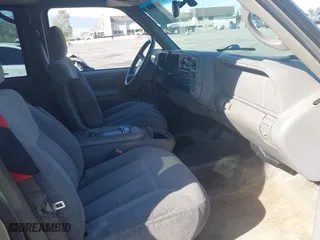 1999 Chevrolet Tahoe with VIN 1GNEC13R8XJ527499, listed as a IAAI auction lot 41880157 with 186,342 mi miles. Bid and sale history available at carsss.com. Image 5.