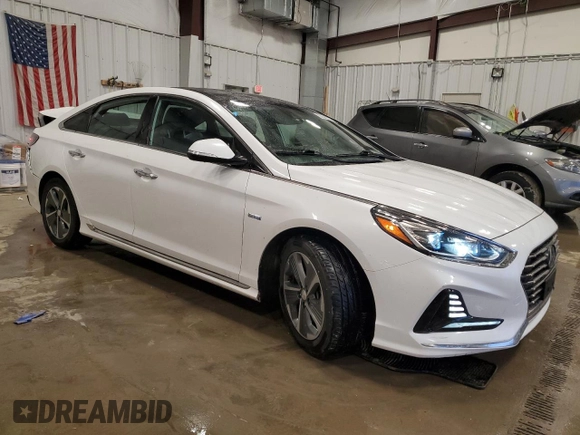 2018 Hyundai Sonata Hybrid Limited with VIN KMHE34L3XJA083972, listed as a Copart auction lot 82040614 with 124,717 mi miles and Salvage Title. Bid and sale history available at carsss.com. Image 4.