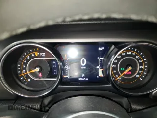 2023 Jeep Gladiator Sport S z VIN 1C6HJTAG0PL582503, wystawiony jako Copart lot #54416385 z przebiegiem 36 667 mil mil oraz Szkoda całkowita • Salvage title. Historia ofert i sprzedaży dostępna na DreamBid. Obrazek 9.