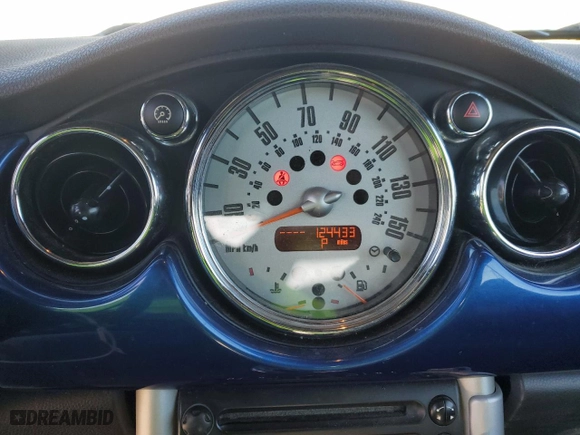 2007 MINI Cooper Convertible S with VIN WMWRH33547TL94410, listed as a Copart auction lot 89339055 with 124,433 mi miles and Salvage Title. Bid and sale history available at carsss.com. Image 9.