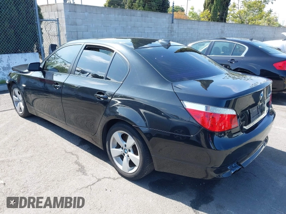2007 BMW 5 Series 530xi with VIN WBANF73517CU25852, listed as a IAAI auction lot 42172904 with 146,045 mi miles and . Bid and sale history available at carsss.com. Image 3.