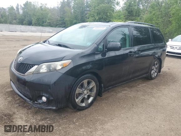 2012 Toyota Sienna SE z VIN 5TDXK3DC4CS200976, wystawiony jako Copart lot #60603595 z przebiegiem 264 300 mil mil oraz Czysty tytuł • Clean title. Historia ofert i sprzedaży dostępna na DreamBid. Obrazek 1.