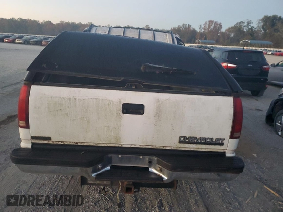 1996 Chevrolet Suburban z VIN 3GNFK16R7TG124404, wystawiony jako Copart lot #77361264 z przebiegiem 256 935 mil mil oraz Szkoda całkowita • Salvage title. Historia ofert i sprzedaży dostępna na DreamBid. Obrazek 6.
