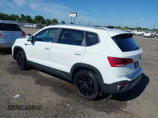 2022 Volkswagen Taos SE z VIN 3VVRX7B2XNM076678, wystawiony jako IAAI lot #42323230 z przebiegiem 23 619 mil mil oraz . Historia ofert i sprzedaży dostępna na DreamBid. Obrazek 3.