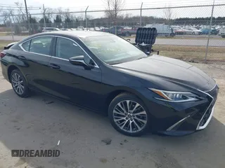 2020 Lexus ES with VIN 58ADZ1B15LU069268, listed as a IAAI auction lot 41747039 with 143,025 mi miles. Bid and sale history available at carsss.com. Image 1.