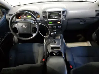 2009 Kia Sorento LX with VIN KNDJC735095892360, listed as a Copart auction lot 43809195 with 332,770 mi miles and Salvage Title. Bid and sale history available at carsss.com. Image 8.