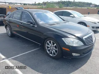 2007 Mercedes-Benz S 550 z VIN WDDNG71X27A140342, wystawiony jako IAAI lot #42421942 z przebiegiem 180 030 mil mil oraz . Historia ofert i sprzedaży dostępna na DreamBid. Obrazek 1.