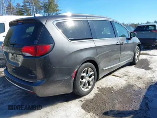 2017 Chrysler Pacifica Limited z VIN 2C4RC1GG4HR753555, wystawiony jako IAAI lot #41676131 z przebiegiem 119 642 mil mil oraz . Historia ofert i sprzedaży dostępna na DreamBid. Obrazek 4.