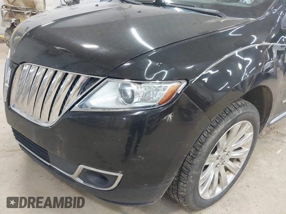 2014 Lincoln MKX with VIN 2LMDJ8JK4EBL16245, listed as a IAAI auction lot 42137824 with 184,479 mi miles. Bid and sale history available at carsss.com. Image 6.