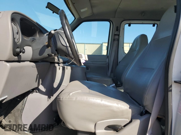 2000 Ford Econoline Passenger XL with VIN 1FBSS31L1YHA76163, listed as a Copart auction lot 88255365 with 60,042 mi miles and Salvage Title. Bid and sale history available at DreamBid. Image 7.