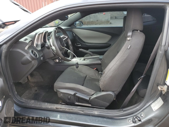 2011 Chevrolet Camaro 2LS z VIN 2G1FA1ED9B9115870, wystawiony jako Copart lot #50716865 z przebiegiem 171 936 mil mil oraz Szkoda całkowita • Salvage title. Historia ofert i sprzedaży dostępna na DreamBid. Obrazek 7.