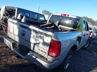 2018 Ram 1500 Tradesman z VIN 1C6RR7FT5JS186896, wystawiony jako IAAI lot #41645578 z przebiegiem 77 869 mil mil oraz . Historia ofert i sprzedaży dostępna na DreamBid. Obrazek 4.