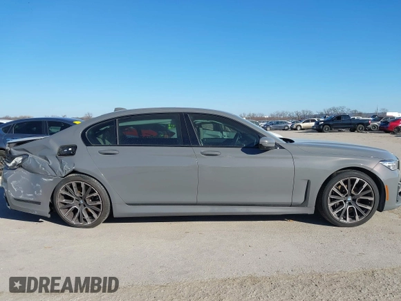 2022 BMW 7 Series 740i with VIN WBA7T2C06NCK24468, listed as a IAAI auction lot 41482722 with 1 mi miles. Bid and sale history available at carsss.com. Image 14.