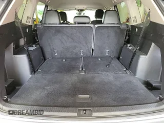 2024 Volkswagen Atlas SE z VIN 1V2HR2CA9RC558223, wystawiony jako IAAI lot #42734557 z przebiegiem 22 426 mil mil oraz . Historia ofert i sprzedaży dostępna na DreamBid. Obrazek 18.