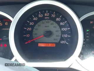 2005 Toyota Tacoma PreRunner z VIN 3TMJU62N75M001803, wystawiony jako IAAI lot #42329450 z przebiegiem 138 188 mil mil oraz . Historia ofert i sprzedaży dostępna na DreamBid. Obrazek 7.