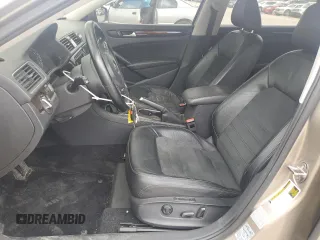 2015 Volkswagen Passat SEL Premium z VIN 1VWCV7A3XFC030563, wystawiony jako Copart lot #56851175 z przebiegiem 217 343 mil mil oraz Szkoda całkowita • Salvage title. Historia ofert i sprzedaży dostępna na DreamBid. Obrazek 7.