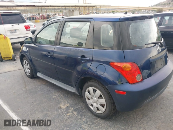2005 Scion xA z VIN JTKKT624950088016, wystawiony jako IAAI lot #42410321 z przebiegiem 331 901 mil mil oraz . Historia ofert i sprzedaży dostępna na DreamBid. Obrazek 3.