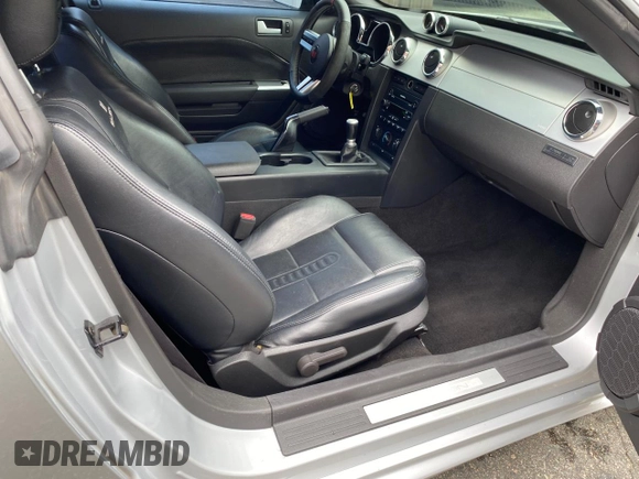 2007 Ford Mustang GT Deluxe with VIN 1ZVFT82H075200647, listed as a Copart auction lot 43918585 with 73,813 mi miles and Clean Title. Bid and sale history available at DreamBid. Image 5.