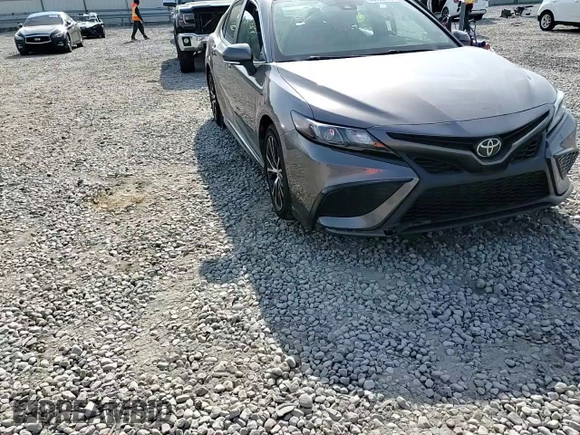 2022 Toyota Camry SE with VIN 4T1G11AK8NU662762, listed as a Copart auction lot 53463765 with 56,116 mi miles and Salvage Title. Bid and sale history available at carsss.com. Image 11.