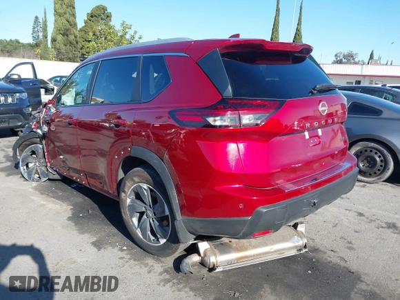 2024 Nissan Rogue SV z VIN 5N1BT3BA9RC705037, wystawiony jako IAAI lot #41827594 z przebiegiem 13 435 mil mil oraz . Historia ofert i sprzedaży dostępna na DreamBid. Obrazek 3.