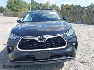 2022 Toyota Highlander XLE with VIN 5TDGZRBH1NS240125, listed as a IAAI auction lot 40176703 with 24,833 mi miles. Bid and sale history available at carsss.com. Image 12.