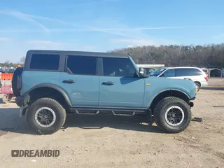 2023 Ford Bronco с VIN 1FMEE5DH3PLB53030, выставлен на аукционе IAAI как лот 41485605 с пробегом 38 808 миль миль и . История ставок и продаж доступна на DreamBid. Изображение 13.