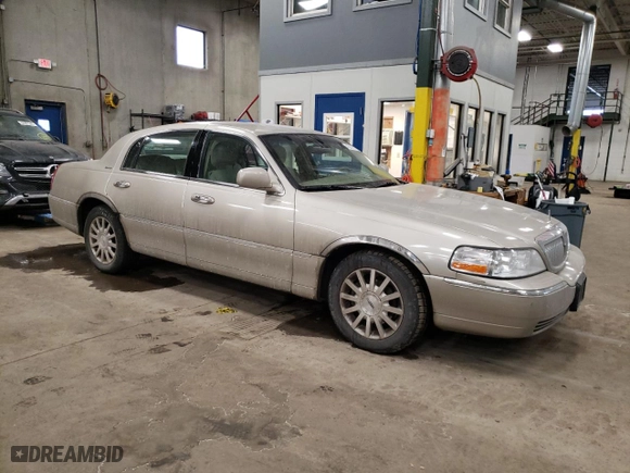 2007 Lincoln Town Car Signature with VIN 1LNHM81V77Y627768, listed as a Copart auction lot 43827375 with 0 mi miles and Salvage Title. Bid and sale history available at carsss.com. Image 4.