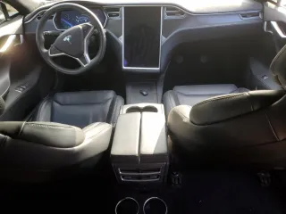 2017 Tesla Model S 100D z VIN 5YJSA1E27HF206144, wystawiony jako Copart lot #87453654 z przebiegiem Nie podano mil oraz Szkoda całkowita • Salvage title. Historia ofert i sprzedaży dostępna na DreamBid. Obrazek 8.