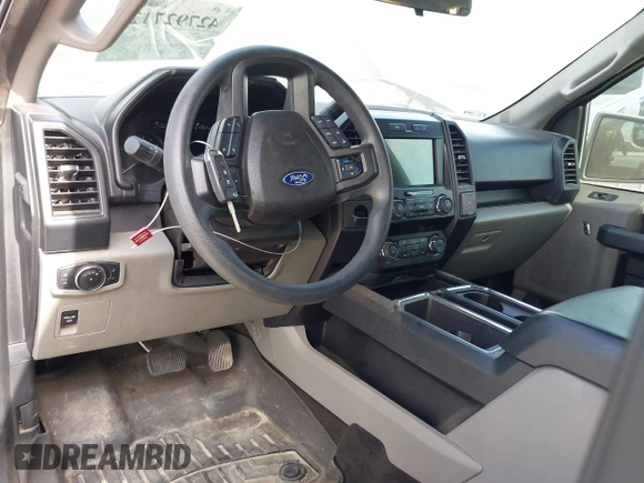 2020 Ford F-150 XL z VIN 1FTEW1C54LKF53650, wystawiony jako IAAI lot #42792712 z przebiegiem 78 047 mil mil oraz . Historia ofert i sprzedaży dostępna na DreamBid. Obrazek 5.